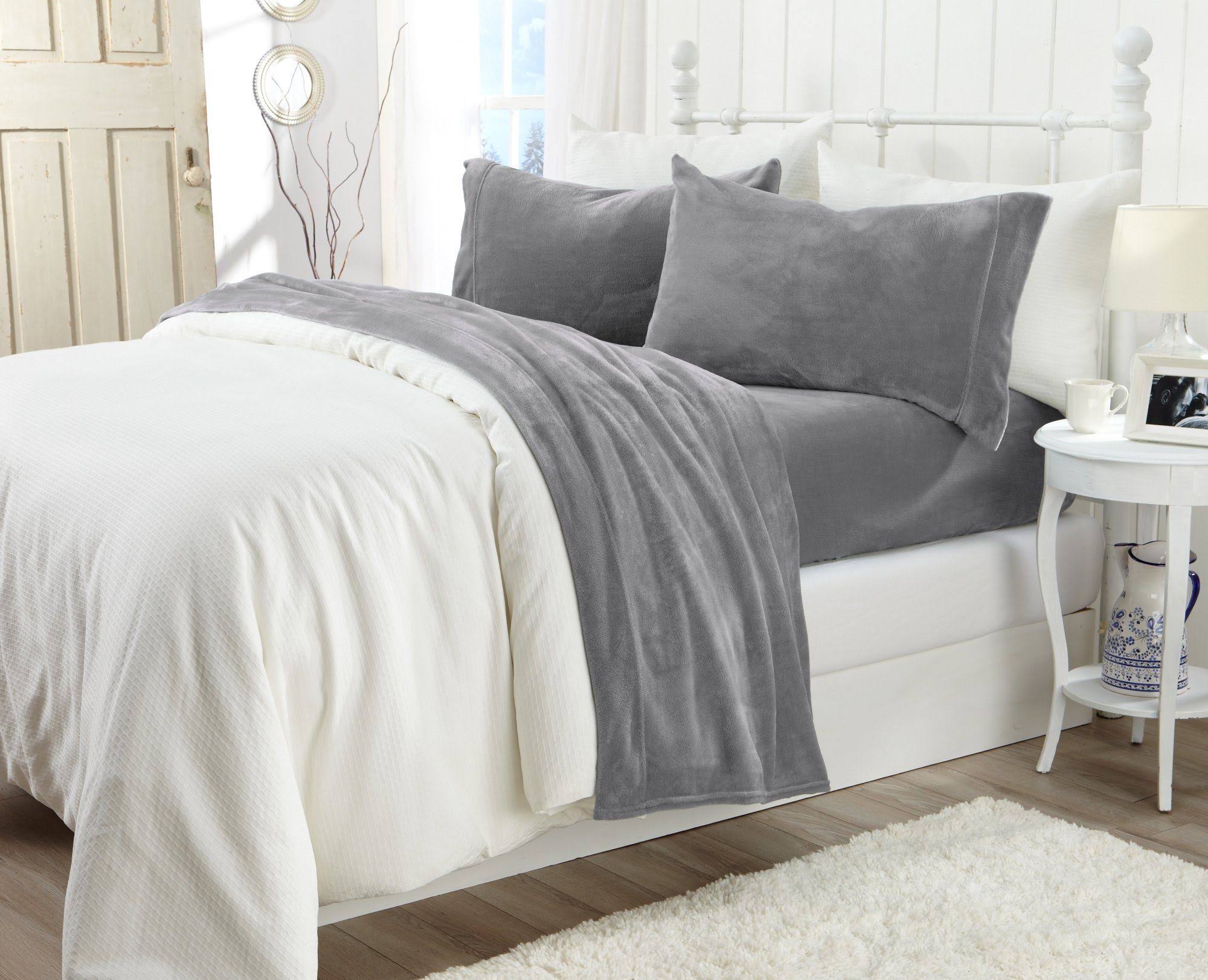 Great Bay Home Velvet Queen Sheet Set in UG98VV_6R3V Great Bay Home Velvet Queen Sheet Set in UG98VV_6R3V