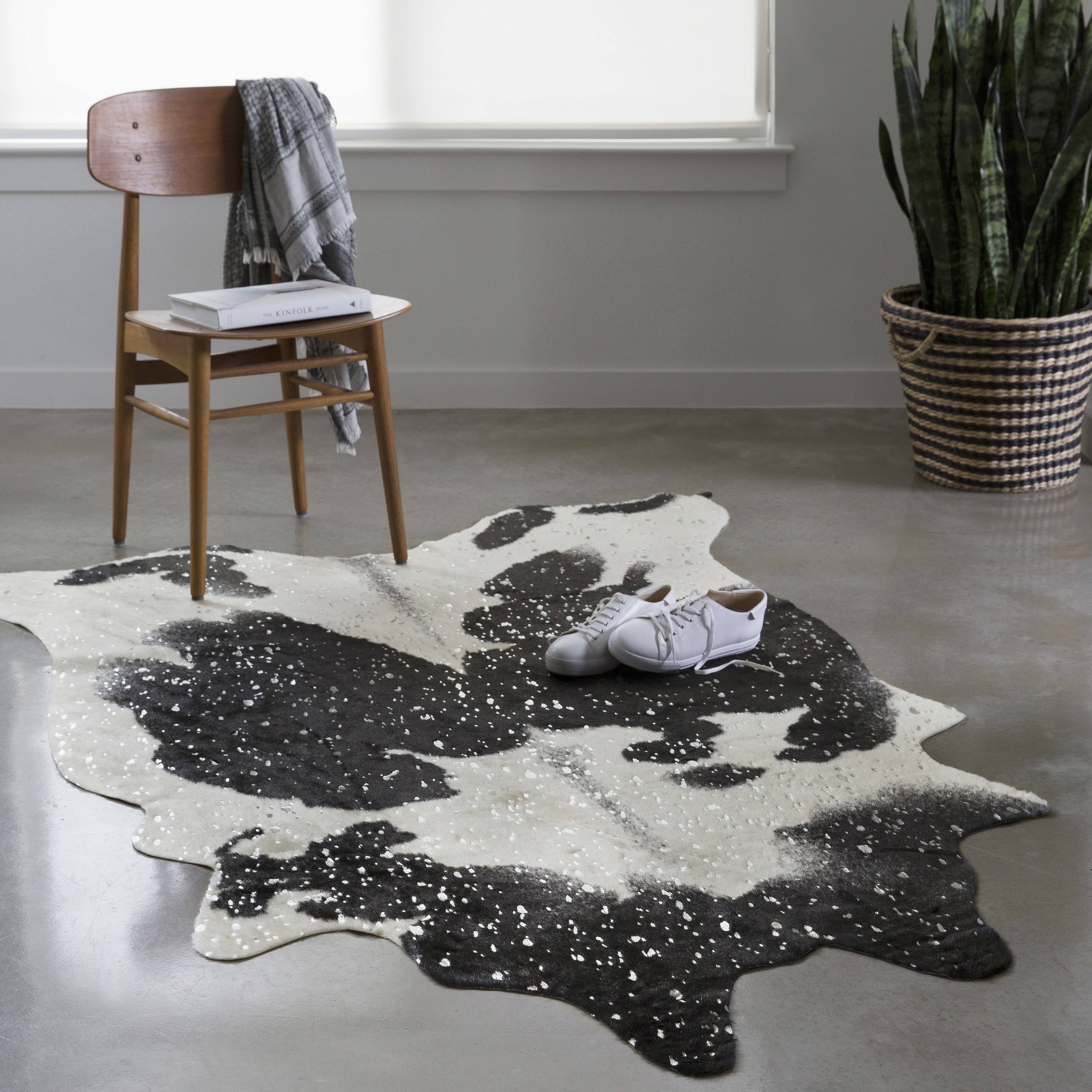 Alexander Home Clayton Black/ Silver Faux Cowhide Rug - 6'2 x 8' CDRYHG_ZIMO Alexander Home Clayton Black/ Silver Faux Cowhide Rug - 6'2 x 8' CDRYHG_ZIMO